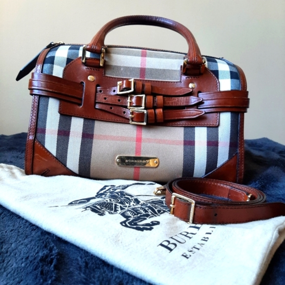 1️⃣2️⃣5️⃣0️⃣ Vintage Burberry Cube Crossbody Handbag